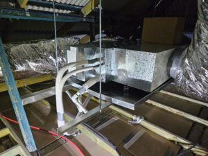 Reverse cycle air conditioning unit